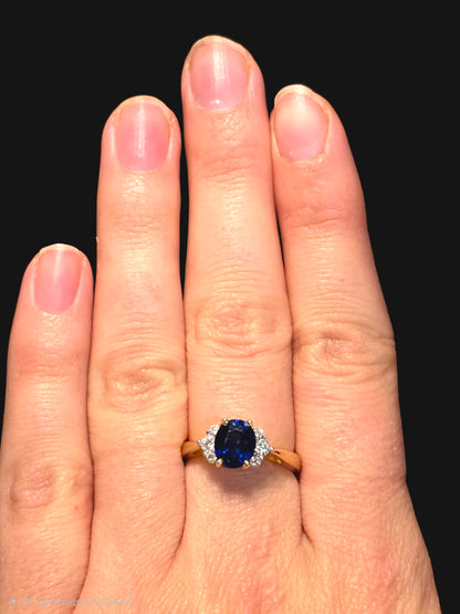 14k Yellow Gold Fashion Ring with Oval Sapphire