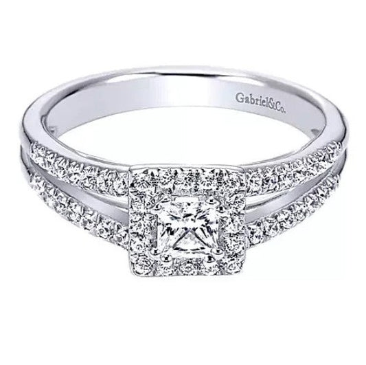 Lady's Diamond Engagement Ring