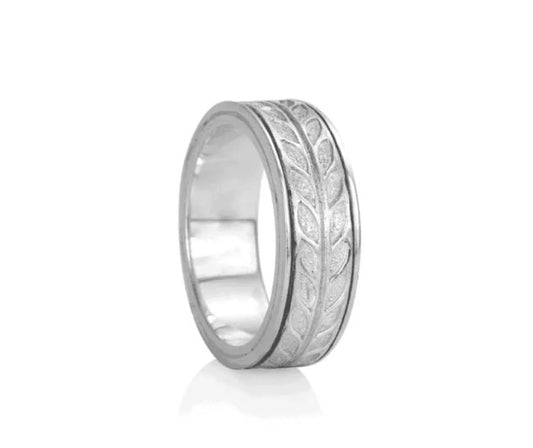 Sterling Silver Meditation Ring with brushed leaf pattern spinning band. Size 10